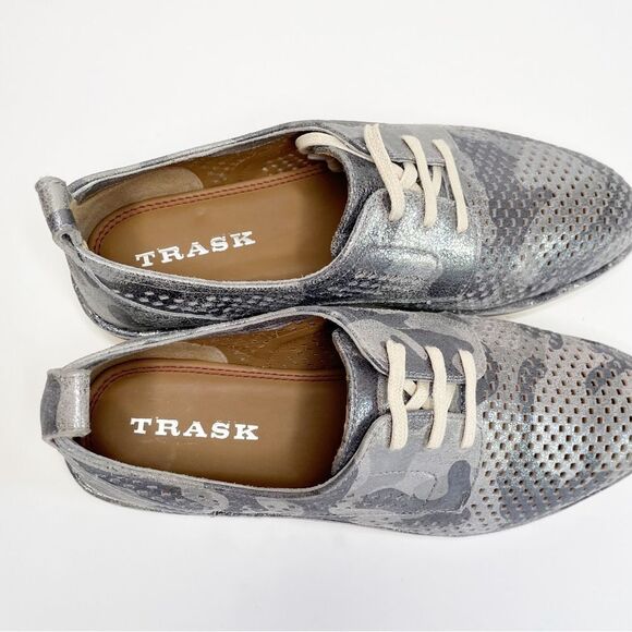 Trask Lena Camouflage Metallic Perforated Sneakers 7 new with box silver fun - Picture 9 of 10